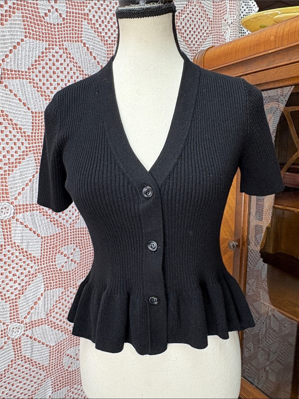 The Drop Black Ribbed Peplum Cardigan – XS